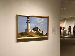 楽器展を出て、近現代アメリカ美術を中心にしたAmerican Wingに。このスペースの入り口には、エドワード・ホッパーが愛したニューイングランドの風景「夜明けの灯台」が。金曜日に行ったWhitney Museumと同じくらい、多くのホッパー作品が展示されている。数年前、シカゴ美術館に行った時に「ナイトホークス」を見られなかったのはつくづく残念。