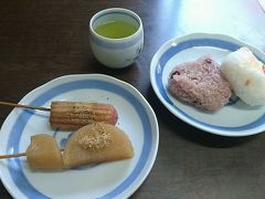 翌朝。
「おにぎりのまるしま」でおにぎりとおでん。
朝からおでん。美味しかったー。