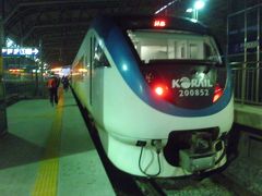 1839、温陽温泉駅からKorailの最新列車に乗り込みます。