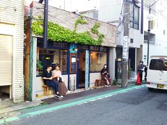 商店街の中ほどにある「リトル・ビレッジ・カフェ／little village cafe」へ☆