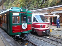 南海高野線極楽橋駅に停車中の観光列車天空号と特急こうや号2タイプの3ショットです。
