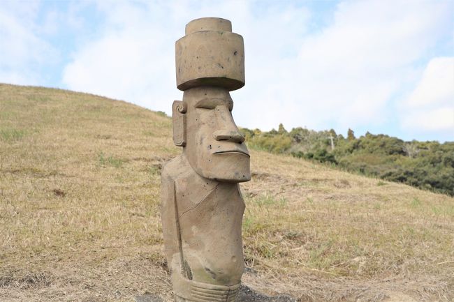 紺碧の海に佇むモアイ♪地球の裏側 イースター島へ時間旅行