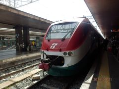 ローマ到着後鉄道にてローマテルミニ駅へ。ジプシーが多くヨーロッパにいるんだという実感がわきます。