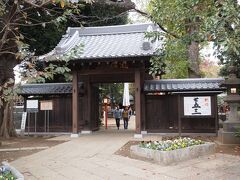 15：00　等々力不動尊　瀧轟山　明王院
満願寺別院　
関東産重力不動霊場　第17番

駅の反対側にある満願寺の別院で、山門は満願寺の山門を移築。
満願寺は平安時代末期に創建、1470年に世田谷城主だった吉良氏の祈願寺として兎々呂城にに再興されたお寺です。