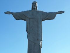 コルコバードのキリスト像(Cristo Redentor)

ブラジル独立100周年を記念して造られた高さ約40mのキリスト像です。
リオデジャネイロ:山と海との間のカリオカの景観群(Rio de Janeiro: Carioca Landscapes between the Mountain and the Sea)として世界遺産に登録されています。


コルコバードのキリスト像：https://ja.wikipedia.org/wiki/%E3%82%B3%E3%83%AB%E3%82%B3%E3%83%90%E3%83%BC%E3%83%89%E3%81%AE%E3%82%AD%E3%83%AA%E3%82%B9%E3%83%88%E5%83%8F
世界遺産：https://ja.wikipedia.org/wiki/%E3%83%AA%E3%82%AA%E3%83%87%E3%82%B8%E3%83%A3%E3%83%8D%E3%82%A4%E3%83%AD:%E5%B1%B1%E3%81%A8%E6%B5%B7%E3%81%A8%E3%81%AE%E9%96%93%E3%81%AE%E3%82%AB%E3%83%AA%E3%82%AA%E3%82%AB%E3%81%AE%E6%99%AF%E8%A6%B3%E7%BE%A4
世界遺産：https://whc.unesco.org/en/list/1100/