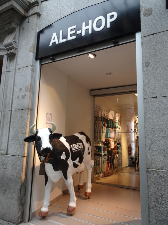牛がトレードマークの雑貨屋『ALE-HOP』。<br />服飾雑貨・キッチン用品・スマホグッズなど様々なジャンルが揃い、デザインも豊富です。何より手頃なお値段が嬉しい！！<br />寒くてしょうがなかったので、マフラーを購入しました。