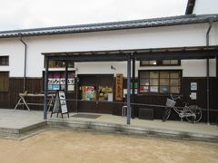 情報館　天空の城・竹田城跡の資料展示室とお土産売り場があります。