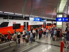 空港から中央駅までは電車で一本。わずか4ユーロ台！とても近くて便利です。