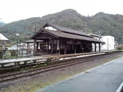 13：40　一勝地 駅　に到着　8分停車。ここから次の坂本駅間で「やませみ」が見えるかも。