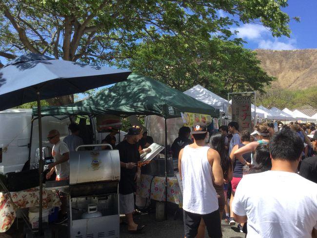 縁日の屋台みたいなエリアに来ました。