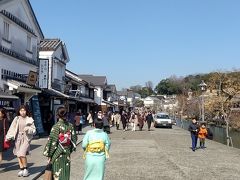 そこから少し移動して、倉敷美観地区に行きました。

真ん中に小川がながれ、着物の方も多くいらっしゃいました。