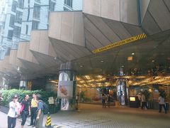 早速、ホテルへチェックインです。
便利な場所を選びました。尖沙咀の駅、ネイザンロードのすぐ横です。

香港は交通の便が良いですが、そのなかでも特に良い場所だったと思います。