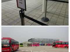 タイパフェリーターミナルからはホテルの送迎バスに乗ります。
この時は完成前でしたが、現在はＬＲＴ開業でさらに便利になっているのでしょうね。