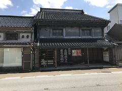 山町筋（土蔵造りの町並み）：高岡市土蔵造りの町資料館。

拝観料：300円
拝観時間：9時～16時半
休館日：毎週火曜日（祝日の場所は翌平日）・年末年始