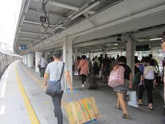 香港と中国の境の駅「羅湖」に到着しました。