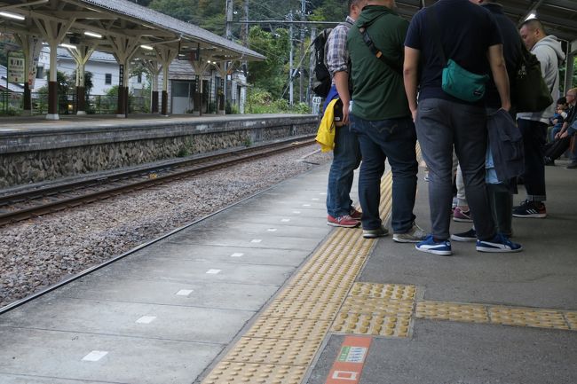 ラガーマンみたいなマッチョな方々が汗のにおいを発散させてました。<br />そんなことさえもうふふと思い出してしまふ。<br /><br />人間て一人でいたいときもたくさんありますけど<br />ワイワイガヤガヤも楽しいものよね。<br /><br />マンションのコミュニティー・ウォーキングで<br />https://4travel.jp/travelogue/11059703<br />みんなと奥多摩湖までいって「むかし道」をゆるゆると降りてきて<br />VERTEREでビール飲みたい。<br />ビール飲んでおしゃべりしたい。<br /><br />はやくその日がやってこないかなあ。<br />