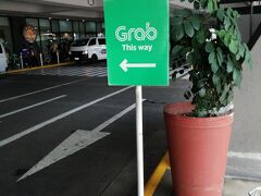 台湾の高雄からフィリピンのマニラへとやってきました！
市内へは、Grabと呼ばれるタクシーで向かいます♪