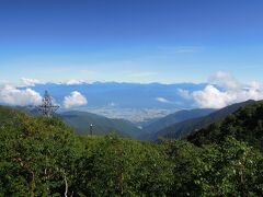 ロープウェイで振り返ると遠くに富士山の頭がチラっと