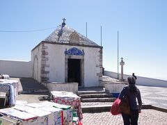 短い時間で立ち寄れるのは、展望台とここ、
メモリア礼拝堂（Ermida da Memoria）です。
礼拝堂の周りも展望台になっています。
