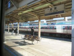 敦賀駅に到着しました。
反対側にも485系の雷鳥が居ます。