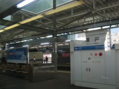 福井駅に到着しました。
何気なく撮った写真ですが、左側に419系が写ってます。