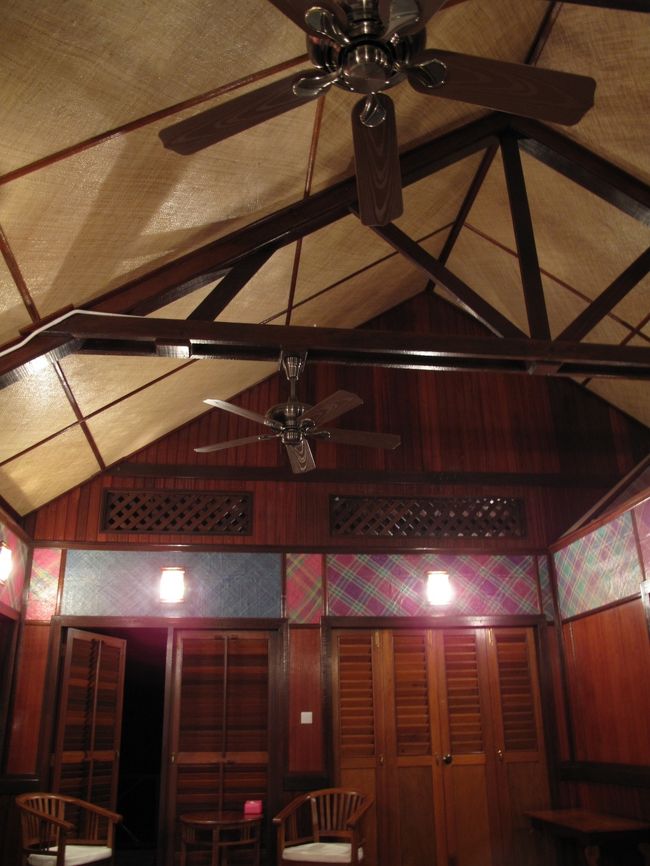 泊まったコテージ<br />周りは360°海なので、蚊もいないし、波の音もそんなに気にならず、毎日爆睡できました…zzz