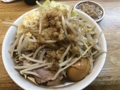 後日、お気に入りの「ラーメン荘夢を語れ」へ。最近夫の真似してアブラマシマシにするのがお気に入りです(￣∀￣)
こちらのお店はマシマシだと別皿にアブラをたっぷりくれます。この脂が甘くて濃厚で美味しいのです\(//∇//)\

今はコロナウィルスで食品や日用品の買い出しなど必要最低限の外出しかしておらず、いよいよ息抜きにお出かけしたい・外食したい気持ちが湧いてきてますが…まだまだ辛抱の時ですねε-(´∀｀; )
少しでも早い収束を願って…お家に居たいと思います☆
脈絡のない食べ物写真の旅行記、読んでくださった方いましたらありがとうございますm(_ _)m