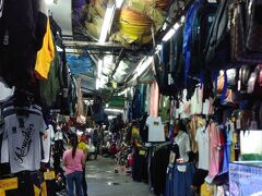 約2時間ほどで北バスターミナルに着きます。
ここはターミナル内の昔ながらのお店が並ぶところです。