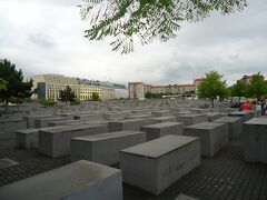 13:30　ホロコースト慰霊碑の正式名称は虐殺されたヨーロッパのユダヤ人のための記念碑