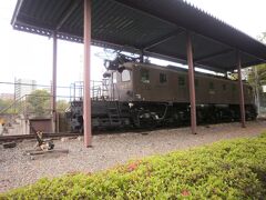 ＥＦ57直流電気機関車。この機関車には思い出があります。今では考えられませんが、急行八甲田で上野から仙台に帰る途中、上野から黒磯までなんと機関車のデッキに乗車可能だったのです。うそみたいな本当の話、古き良き時代の忘れがたき思い出です。

（宇都宮駅東公園　特記なきは同じ）