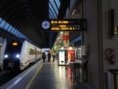 セビージャ・サンタ・フスタ駅午前０８：４５分発のカディス行きに乗ります。