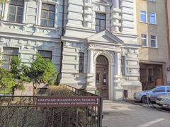 続いてやってきたのはKGB博物館。
ナチスドイツとソ連に蹂躙されながらも独立を達成したリトアニアならではの博物館です。