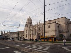 Belémの方までやってきました！！

ジェロニモス修道院は世界遺産に登録されています。
とっても大きな建物です！