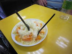 ５６＜マンゴーシャーベット＞
デザートにおすすめなのが「マンゴーシャーベット」。
ふわふわの氷の口溶け感とマンゴーの甘さは、くせになるおいしさ。
