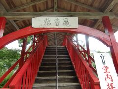 浜名湖湖北五山のひとつ、大本山方広寺へ、亀背橋を渡ると間もなく本堂です。橋の上からの景色は最高です。