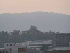 松江城。この約1ヶ月後に国宝に指定されました。