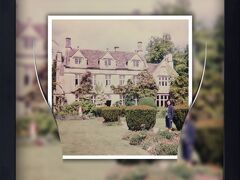 ＜旅行8日目＞
引き続きコッツウォルズの町をめぐります。なんかここのお庭の写真をやたらいっぱい撮っていて、木製ジグソーパズルまで買っていた割に名前を覚えていなかった。。。で、がんばって探してやっとこ見つけました「バーンズリー･ハウス・ガーデン（Barnsley house garden)」。

世界的に有名なガーデンデザイナーで、チャールズ皇太子やエルトン・ジョンの庭をデザインした事でも知られる、故ローズマリー・ヴェレーさんの自邸だそうです。そのお庭は「英国で最も美しい庭」と言われているんだそうな。
