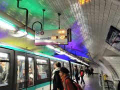 Montparnasse - Bienvenüe（モンパルナス＝ビヤンヴニュ）駅

10月10日（土）　　

モンパルナス＝ビヤンヴニュ駅で
メトロ4号線に乗り換えて

