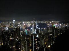 23:00で閉まる展望台に急いで登り、30香港ドル払って、夜景を満喫！
この日は日曜日で、しかも遅い時間だったので、光の量は少ない方だと推察しますが、それでも素晴らしかったです！
（また機会があったら、平日の19:00くらいに来たい！）