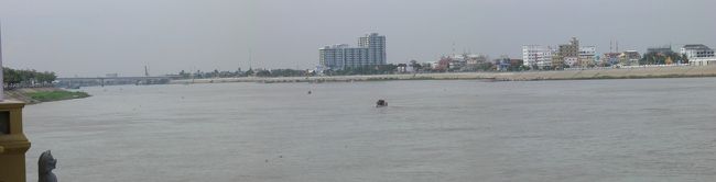 メコン川が市内を流れている。