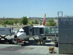フィレンツェ・ペレトラ空港を離陸し、２時間半でマドリードに着きました。これは乗ってきた飛行機。