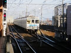 2011.12.30　上小田井
年末の名古屋の午前中は、貨物列車が大盛況である。にもかかわらず、現在よりもさらに調査不足の当時は、なぜか東枇杷島から名鉄大回りをやった。名古屋の地下鉄、なかなか乗らないんだよね…