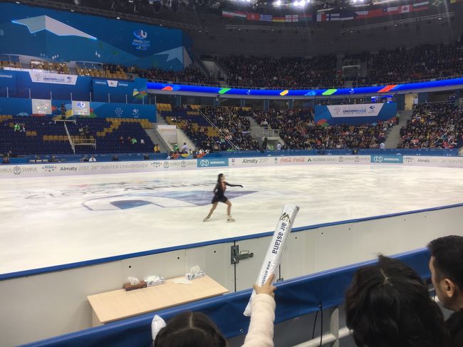 アスタナではアジア大会やりましたが、アルマトイでこのレベルの試合をやることは今までほとんどなかったと思うので、お客さんもどんなジャンプでも喜ぶし、スピンを回っただけで大歓声。ジャンプの助走中にも声援が飛ぶなどかなり盛り上がっています。