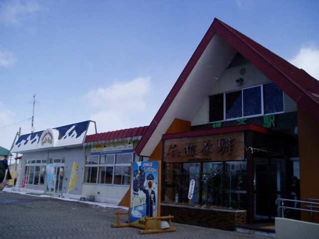 知床斜里駅からバスで標茶駅へ。