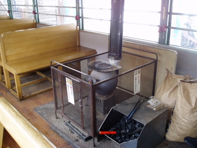 ストーブが温かい。