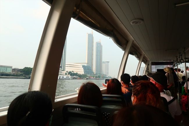 アイコンサイアムが見えてきましたー。みなさんカメラを構えています。