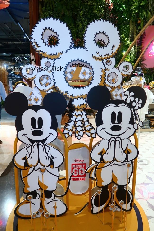 ミッキー＆ミニーもサワディーカ。