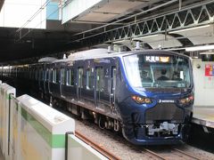 恵比寿駅ではさらに意外な珍客が。
11月30日からのJR東日本・相模鉄道（相鉄）の直通運転開始を前に、試運転列車として現れた相鉄12000系。