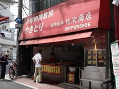 ここは一日中客足が途切れません。串一本税込み120円から。おネエさんにシオかタレか？と聞かれます。手さげナイロン袋に入れてくれます。