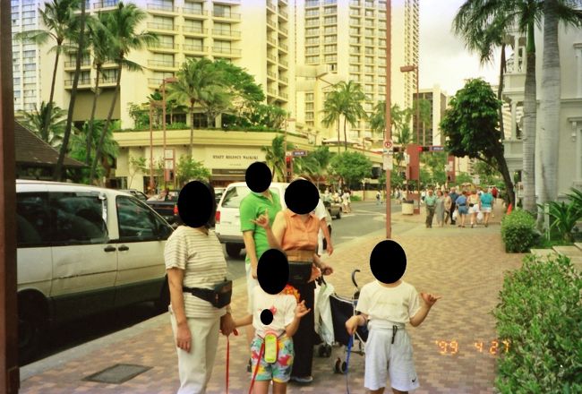 こちらは、モアナサーフライダーの前あたりから、ハイアットをバックに